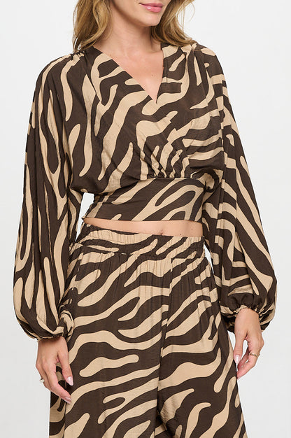 Print V neck Crop Top w Smock Detail