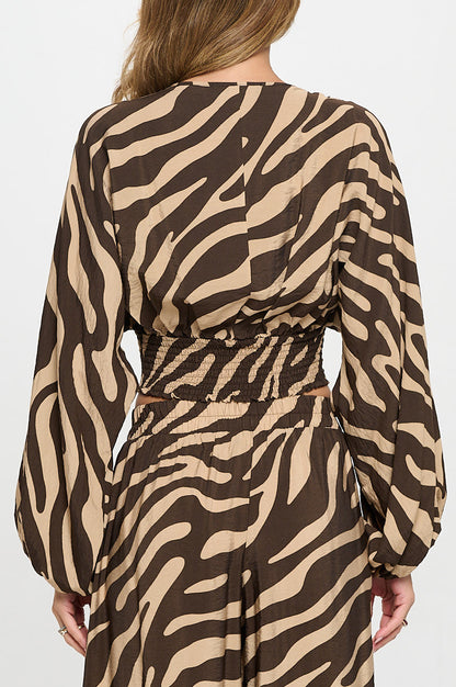 Print V neck Crop Top w Smock Detail