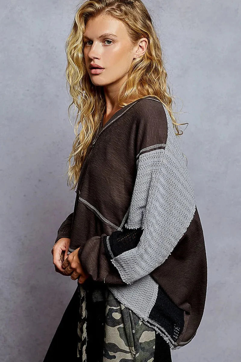 POL High-Low Hem Contrast Stitching V-Neck Top