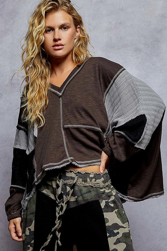POL High-Low Hem Contrast Stitching V-Neck Top