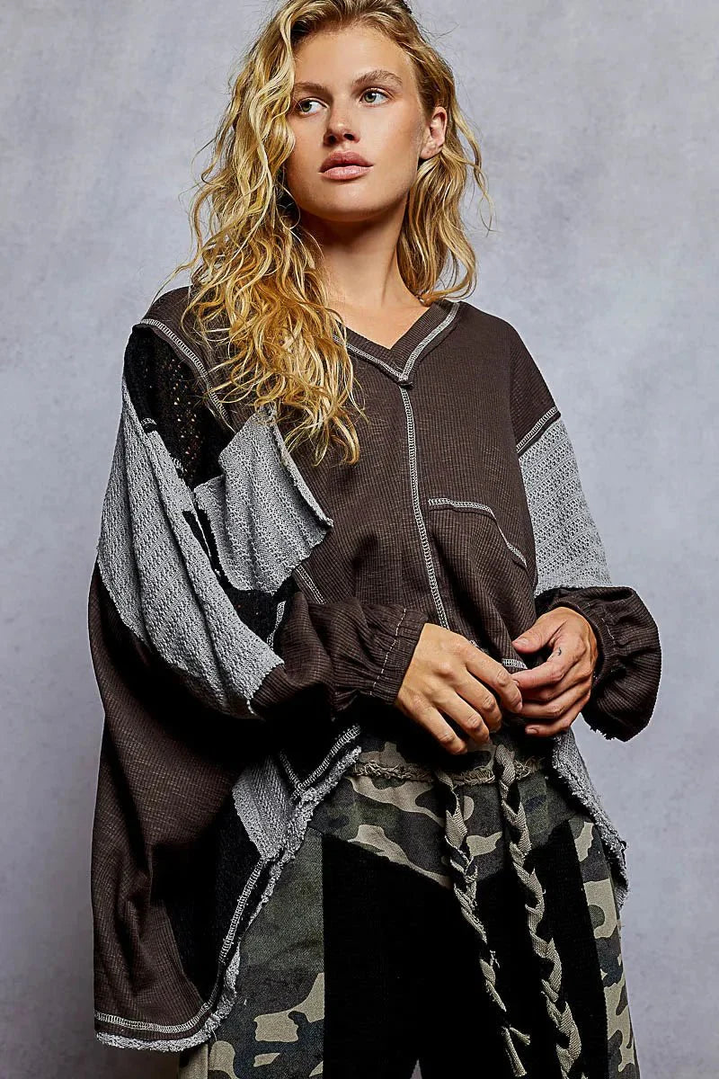 POL High-Low Hem Contrast Stitching V-Neck Top