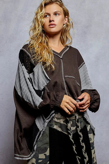 POL High-Low Hem Contrast Stitching V-Neck Top